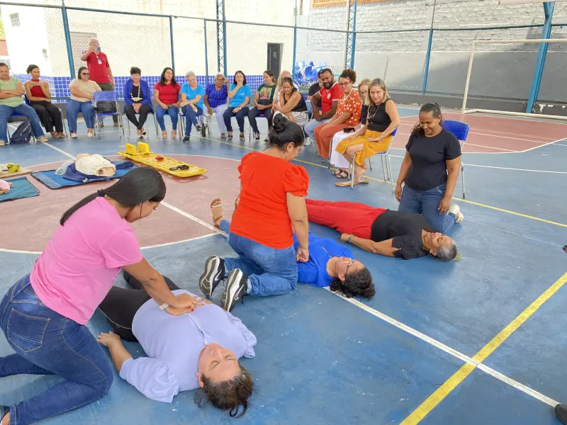 notícia: Hospital Metropolitano promove capacitação em primeiros socorros para profissionais da rede pública de ensino