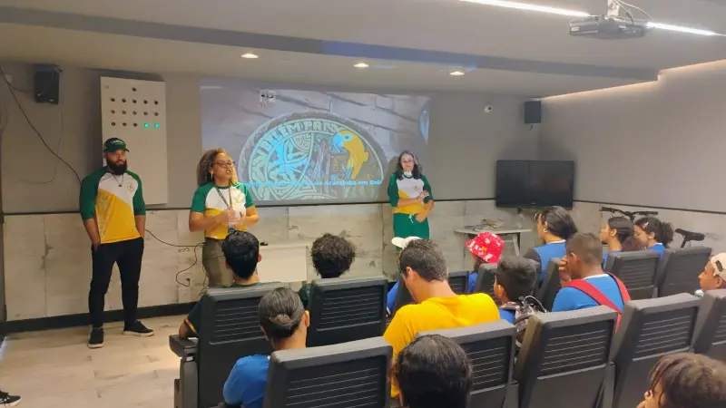notícia: Alunos da rede pública de Marituba visitam Parque do Utinga e Projeto Ararajubas