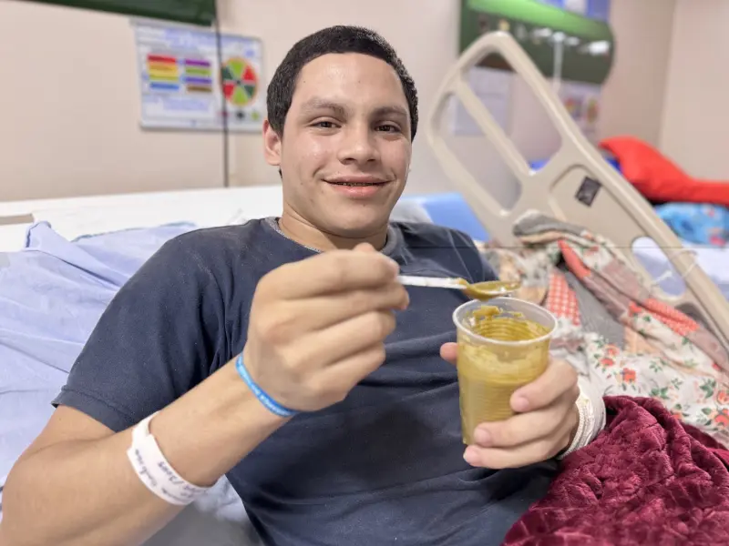 notícia: Hospital Metropolitano serve açaí, com sabor e afeto, no almoço dos pacientes