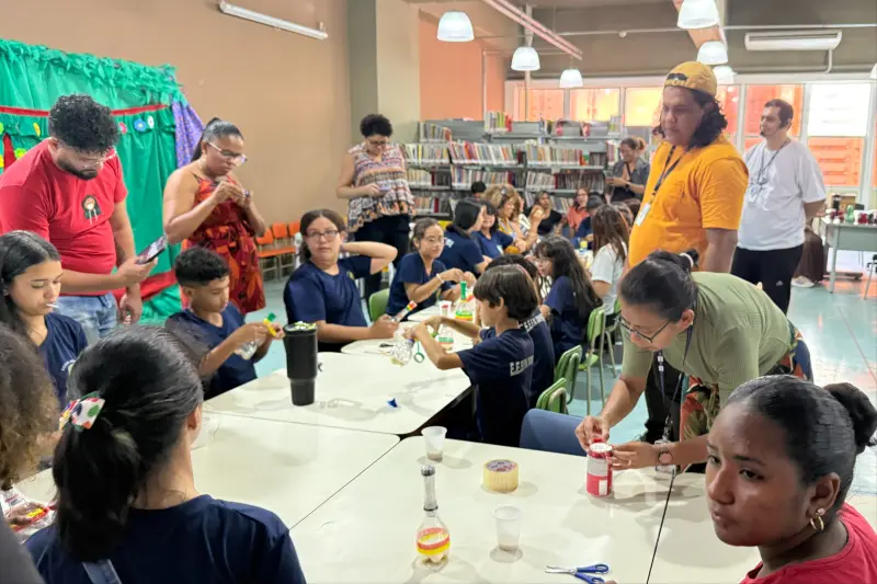 notícia: Estudantes da Escola Dom Pedro II participam de vivência cultural na Biblioteca Arthur Vianna