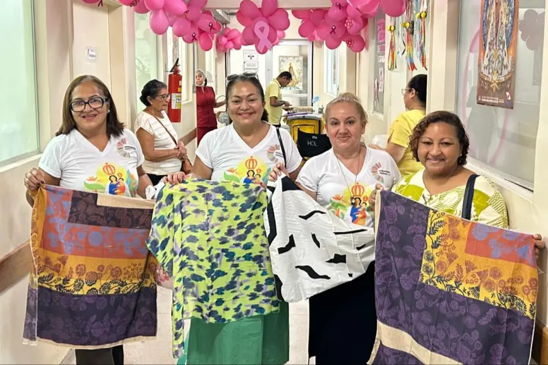 notícia: Voluntárias do 'Costurando Sonhos Brasil' distribuem lenços no Hospital Ophir Loyola