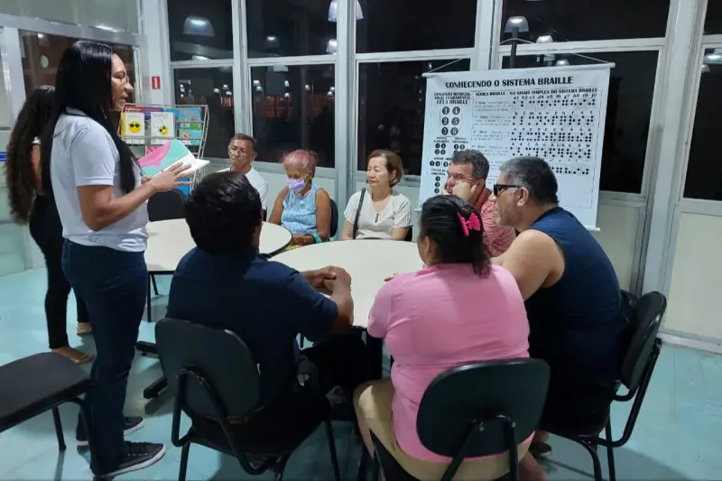 notícia: Contação de histórias com audiodescrição fecha a programação de outubro da Biblioteca Pública Arthur Vianna