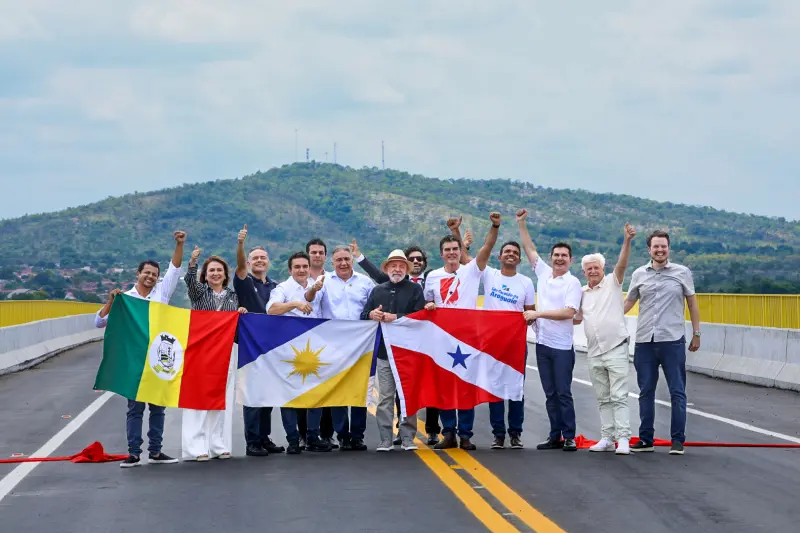 notícia: Governador Helder Barbalho participa da entrega da ponte que liga o Pará ao Tocantins sobre o Rio Araguaia